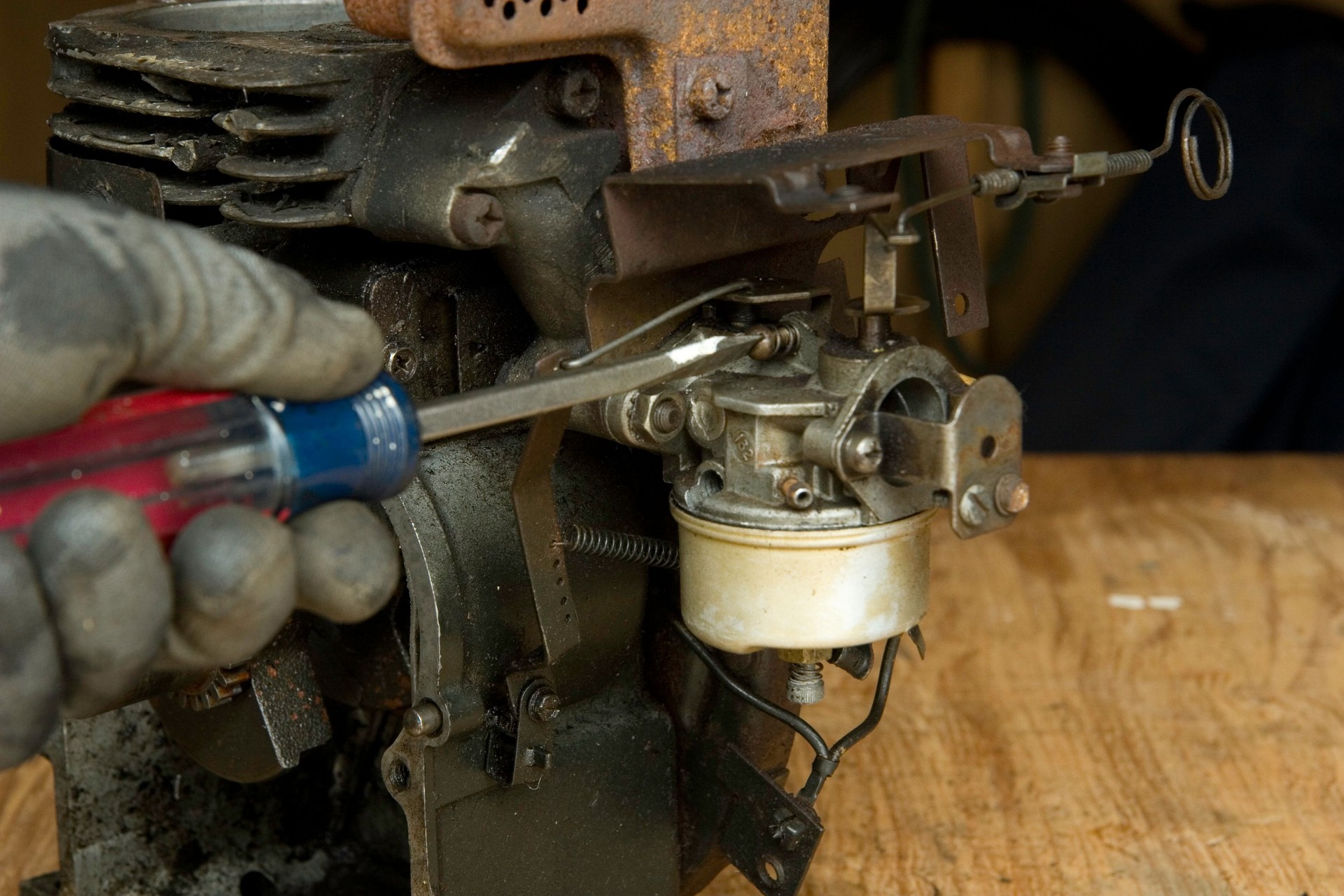 Small Gas Engine Carburetor Adjustment